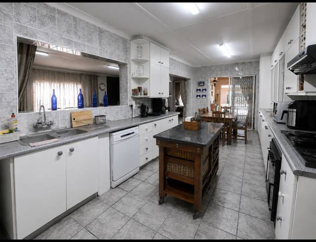24,288M² SMALLHOLDING FOR SALE IN BOLTONWOLD